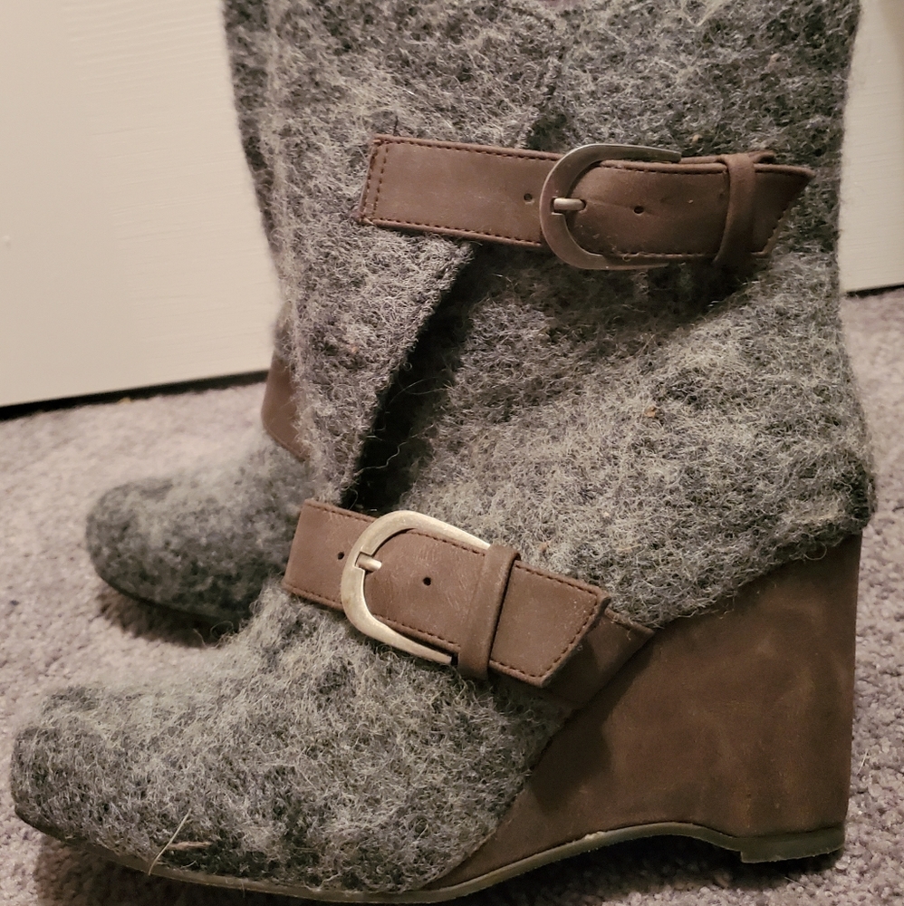 Muk Luk booties